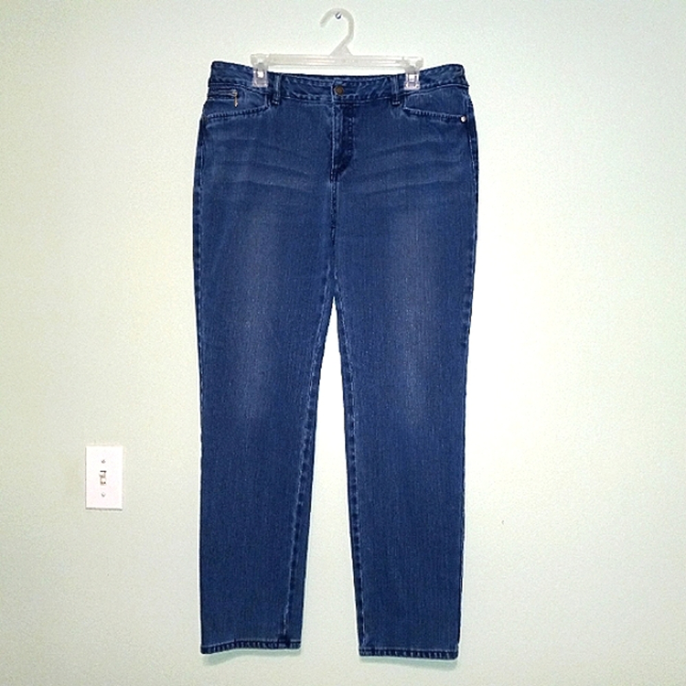 Chico’s So Slimming Sz 2 (Large/12) Blue Jeans👖Straight leg Stretch Cotton